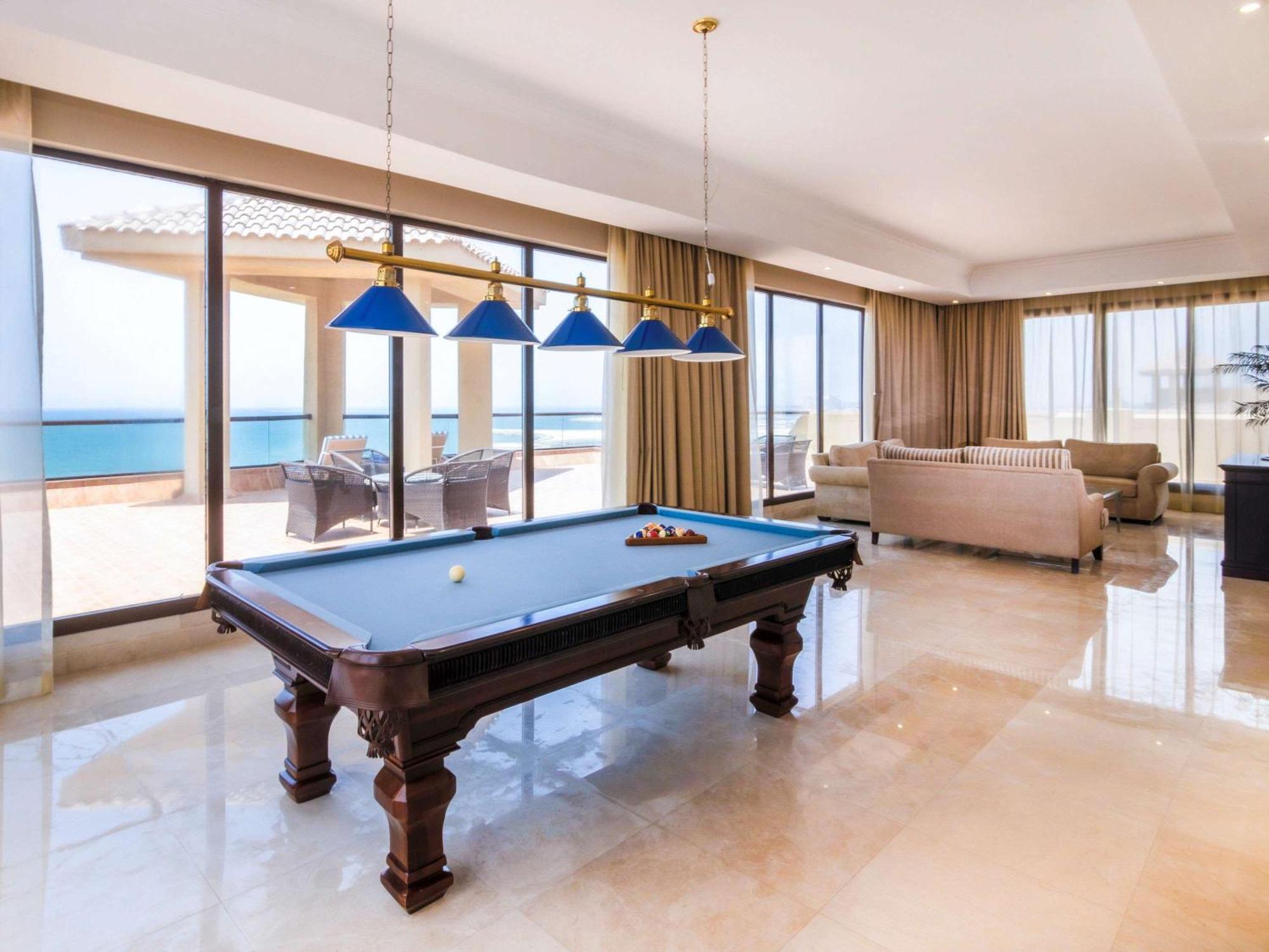 होटल Pullman Al Marjan Island 5*